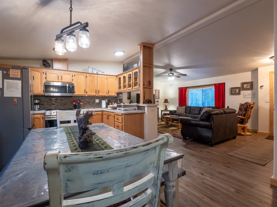 Wilderness Escape kitchen and living area